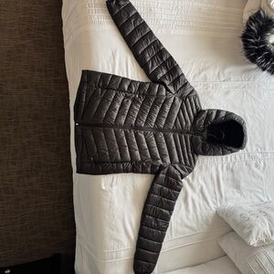 Black Women's Lightweight Packable Puffer Jacket with Hood